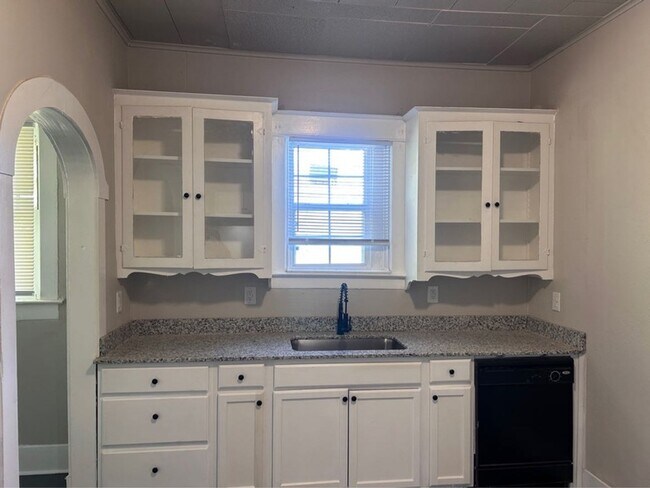 Building Photo - 1925 11th St