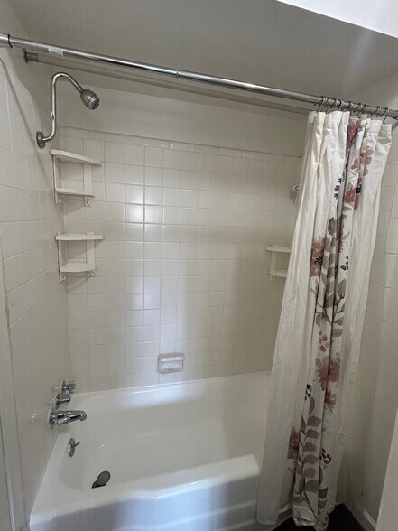Building Photo - 5014 Les Chateaux Dr