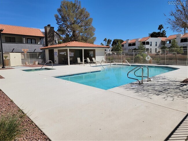 Building Photo - 711 Bass Dr
