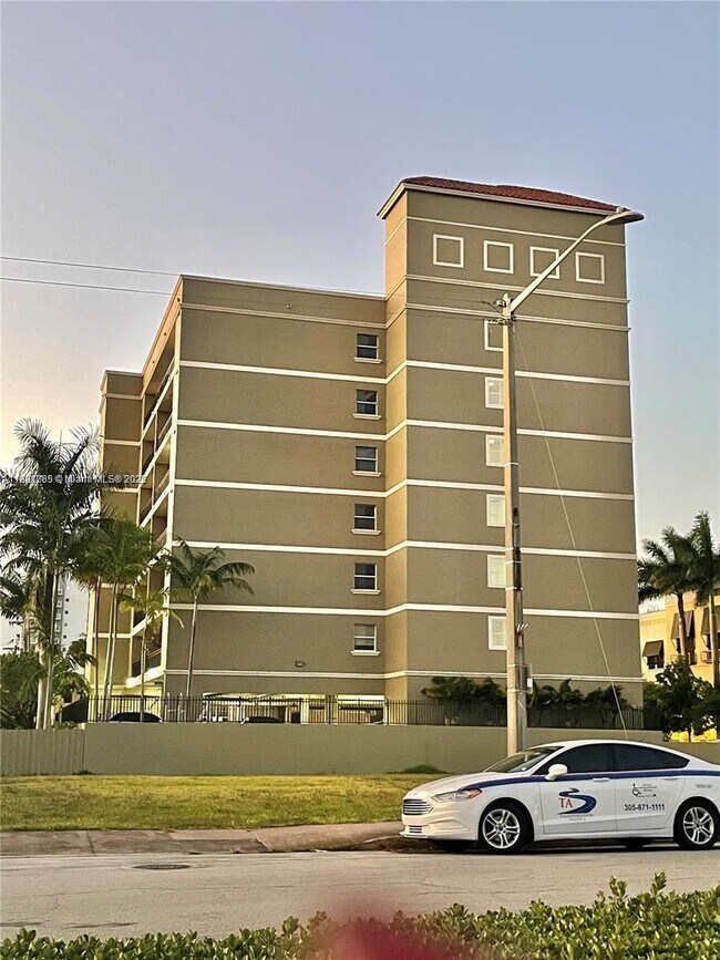 Building Photo - 120 SW 37th Ave