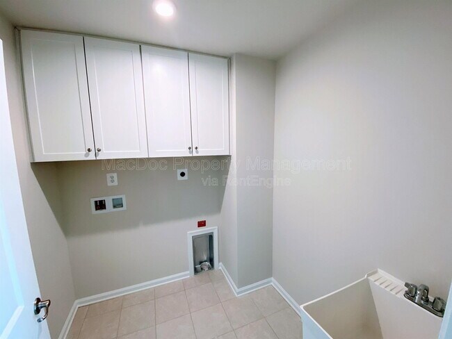 Building Photo - 1226 City View Ln