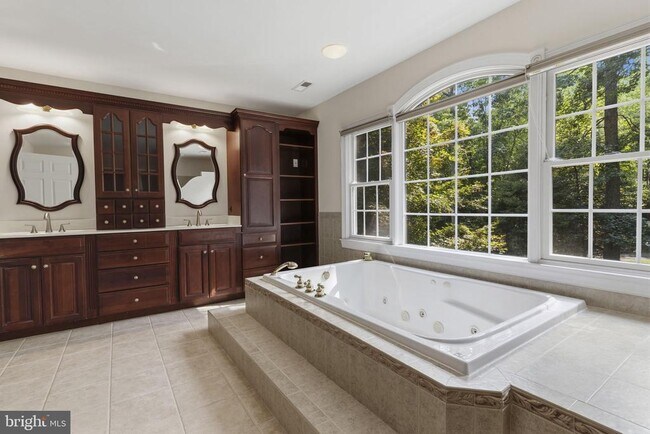 Building Photo - 45105 Mill Creek Way