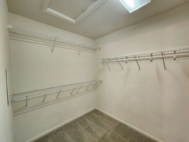 Building Photo - Great 3 Bed Ranch Style Home In Green Valley Ranch Neighborhood