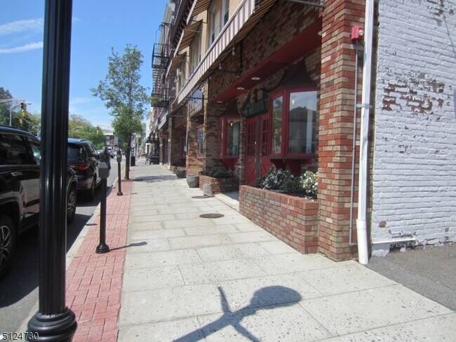 Building Photo - 638 Bloomfield Ave