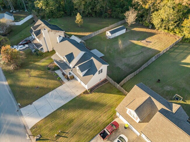 Building Photo - 200 Bridlewood Dr