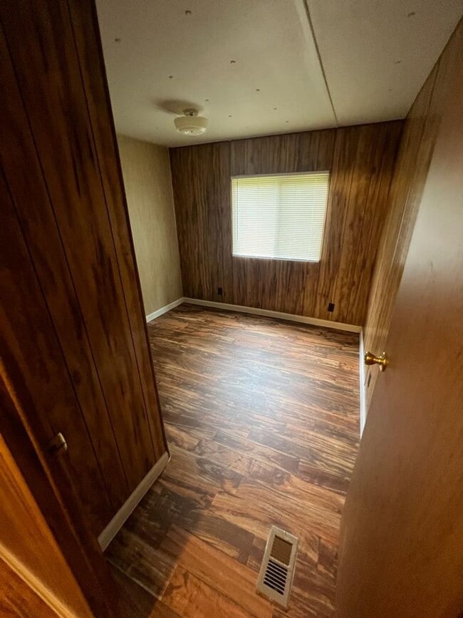 Building Photo - 3710 Stanley Dr