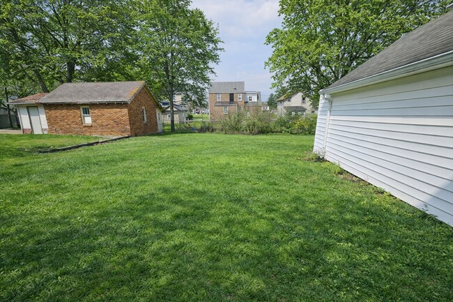 Building Photo - 3 Bedroom 1.5 Bath **Coming Soon**