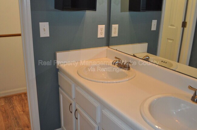 Building Photo - 2120 Leadenhall Way