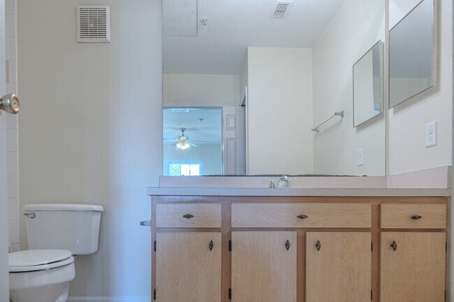 Building Photo - 6596 Swissco Dr