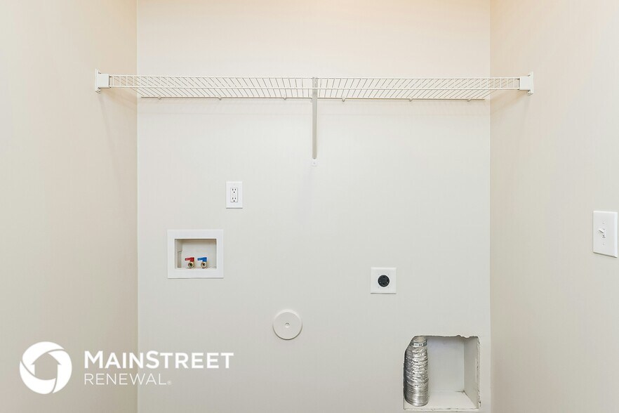 Building Photo - 106 S Elm St