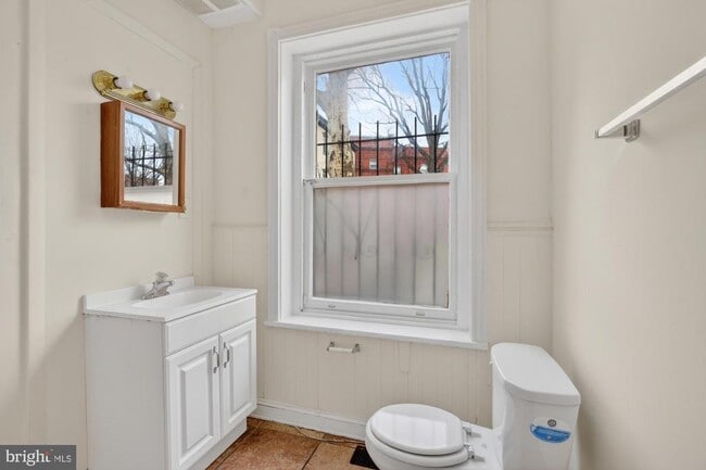 Building Photo - 3512 Lancaster Ave