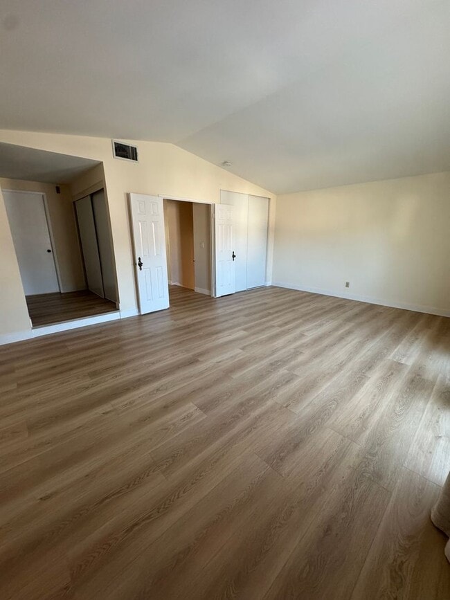 Building Photo - Charming Cul de Sac Home with Spacious Yard and Renovated Interior