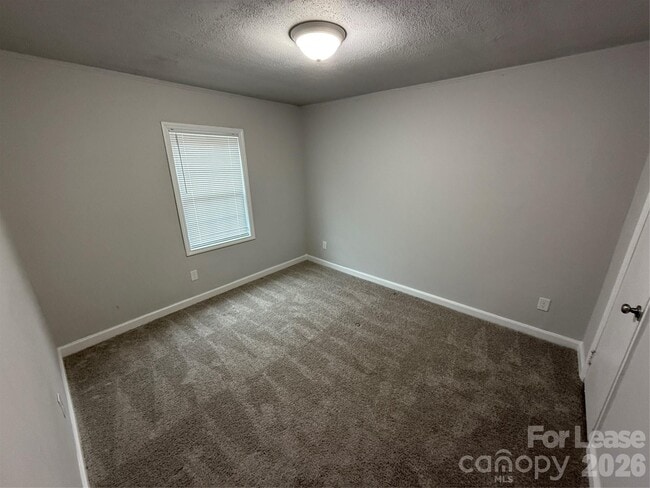 Building Photo - 707 N Main St