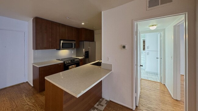 Building Photo - 1134 Alta Loma Rd