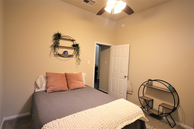 Building Photo - 2409 Avalon Trace Ln