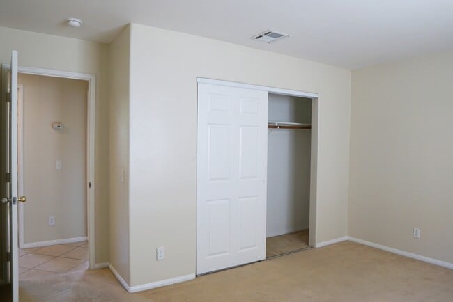 Building Photo - 52205 Avenida Velasco