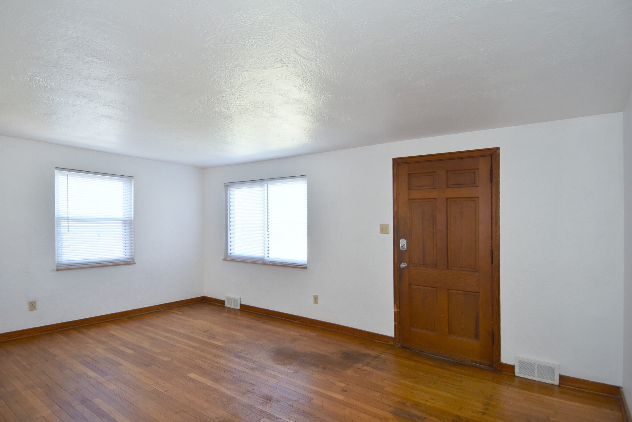 Spacious living room with refinished original hardwood flooring. - 31 Marylea Ave