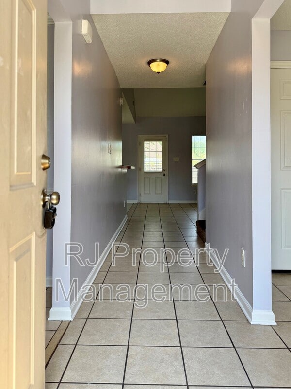 Building Photo - 5353 Farm Ridge Dr