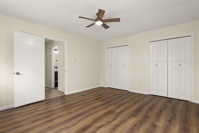Building Photo - 831 Silverpines Rd