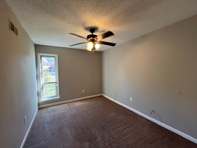 Building Photo - Renovated 3 Bedroom 2 Bath Home with 2 Car...