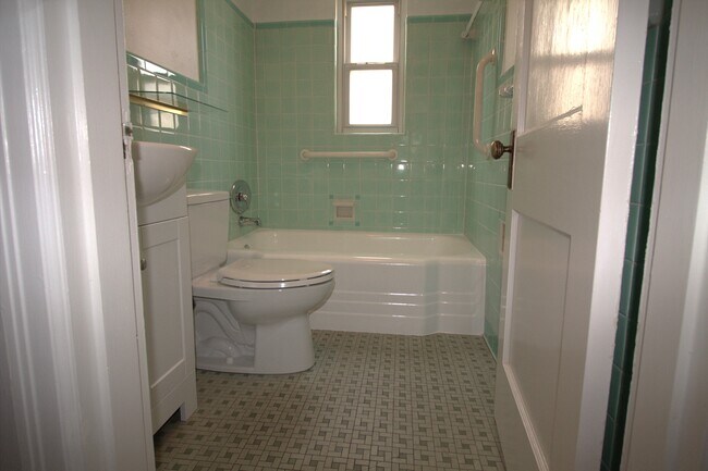 Building Photo - 7823 Camargo Rd