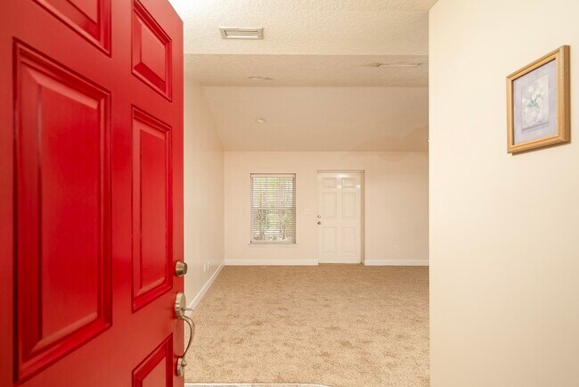 Building Photo - 4040 Red Pine Ln