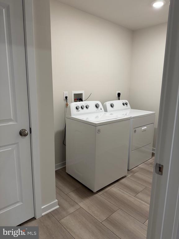 Building Photo - 127 Painters Wy