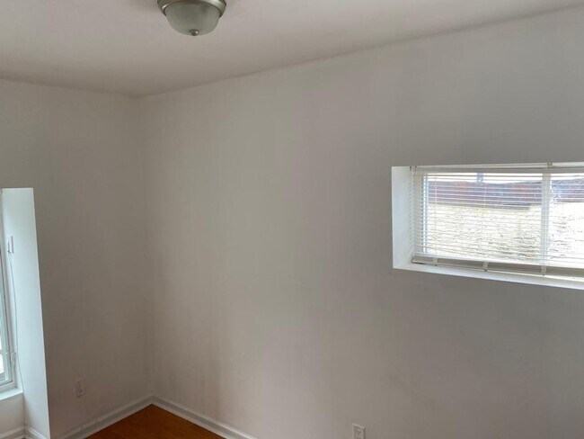 Building Photo - 674 N 34th St