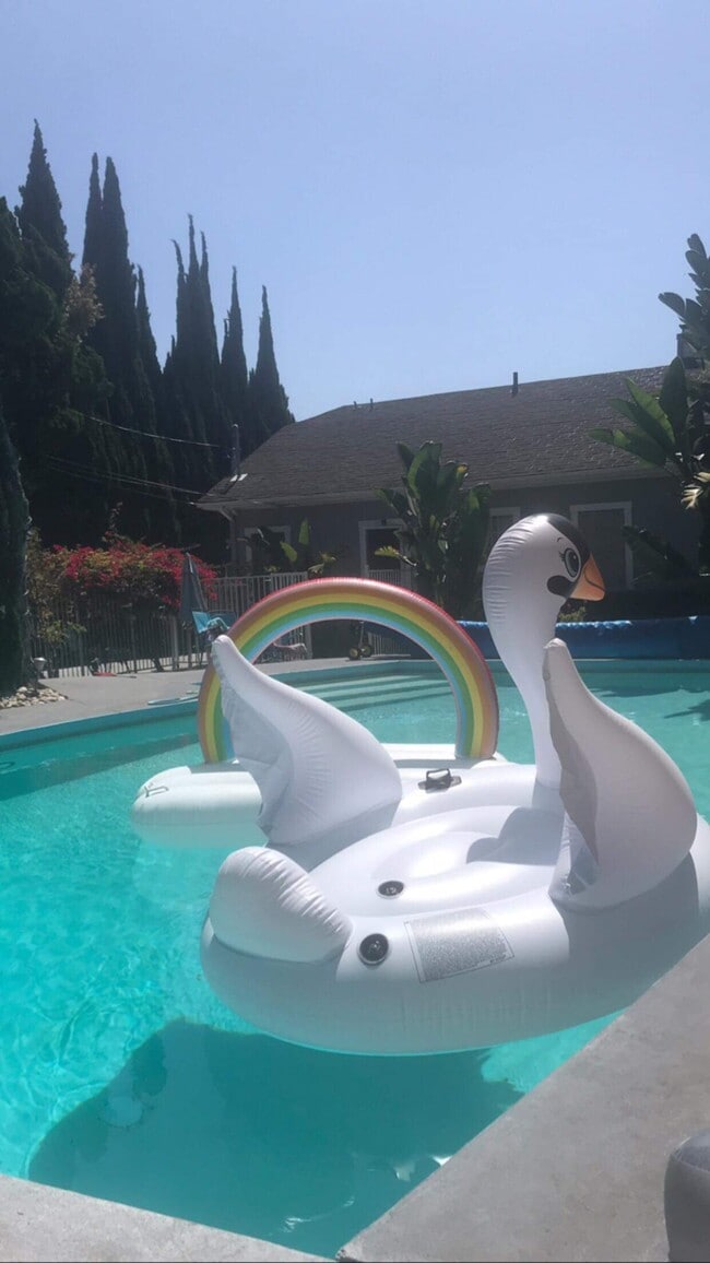 Building Photo - 639 26th St