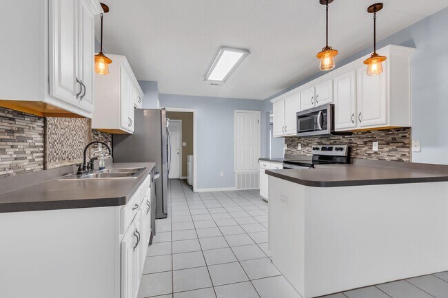 Building Photo - 539 Tikell Dr