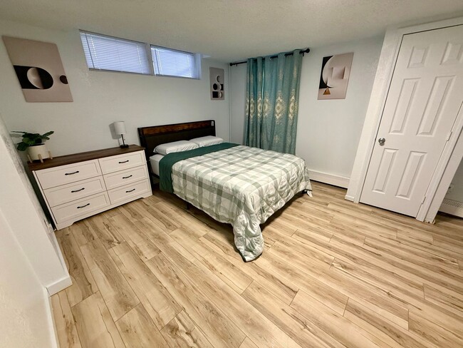 Building Photo - Eighth Ave - 760