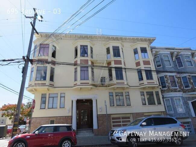 Building Photo - 695 3rd Ave