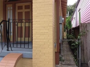 Building Photo - 1018 Mazant St