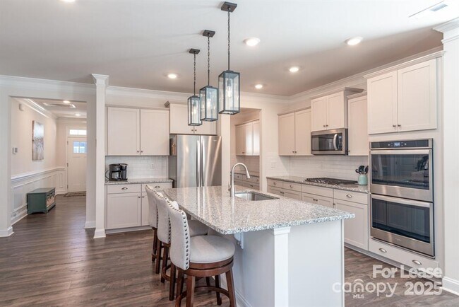Building Photo - 2046 Saddlebred Dr