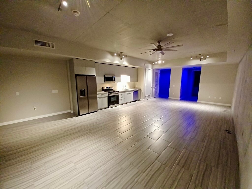 Building Photo - 353 E Bonneville Ave