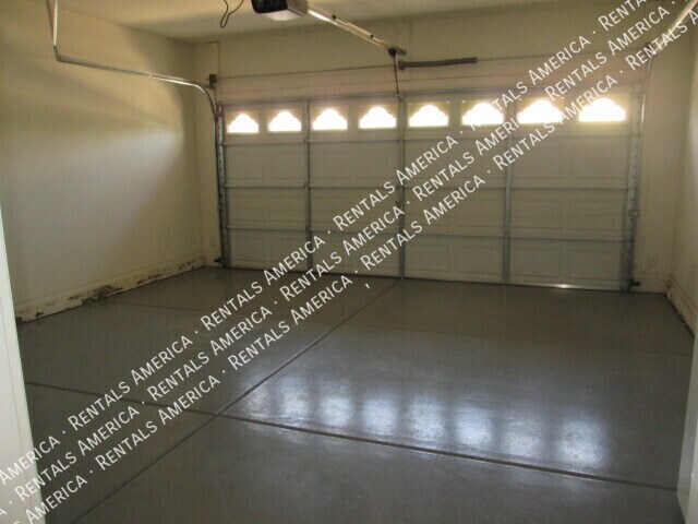 Building Photo - 12823 W Modesto Dr