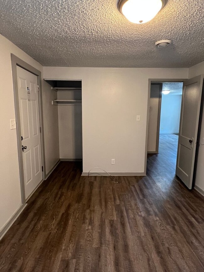 Building Photo - ***Applications Pending***Two-Bedroom dupl...