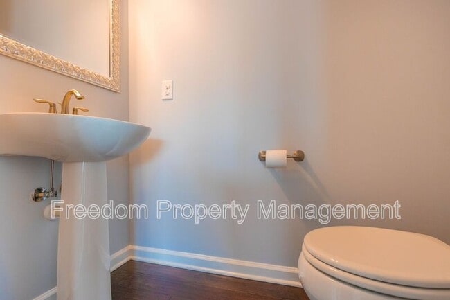 Building Photo - 17002 Beveridge Dr