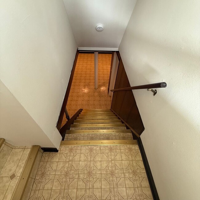 Building Photo - 3 Bedroom 2 BathHome