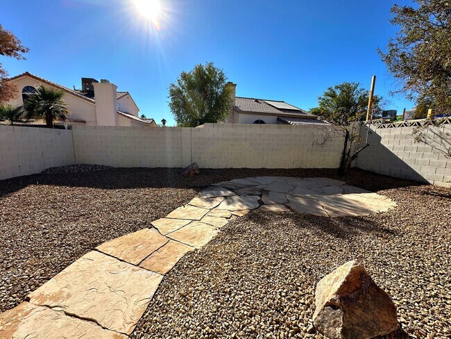Building Photo - 1645 Autumn Rust Dr