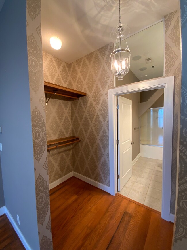 Walk Thru Closet - 2011 Frankfort Ave