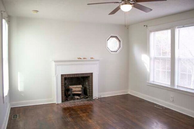 Building Photo - 2 BR/2BA | Newly Renovated Single Family Home | Additional Storage| In North Knoxville!