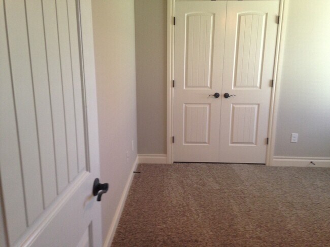 Building Photo - Edmond Schools + Kelly Lake Estates + 4 bedrooms + Community Pool