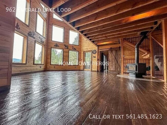 Building Photo - 962 Emerald Lk Lp