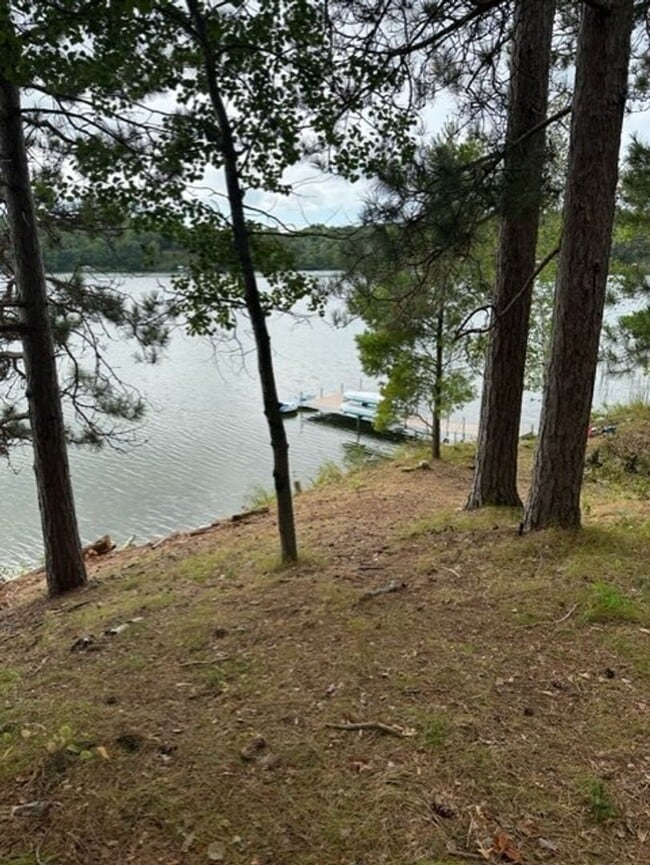 Building Photo - East Twin Lake Home - 3 BR, 2 Bath Single ...