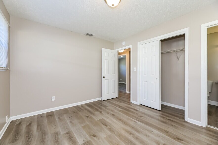 Building Photo - 1104 Le Brun Dr