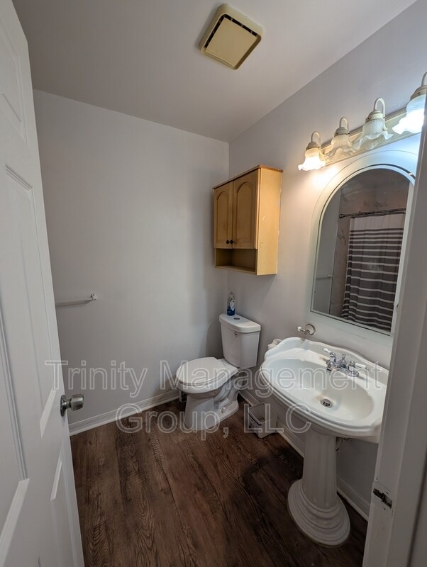 Building Photo - 1101 Lodge Cir