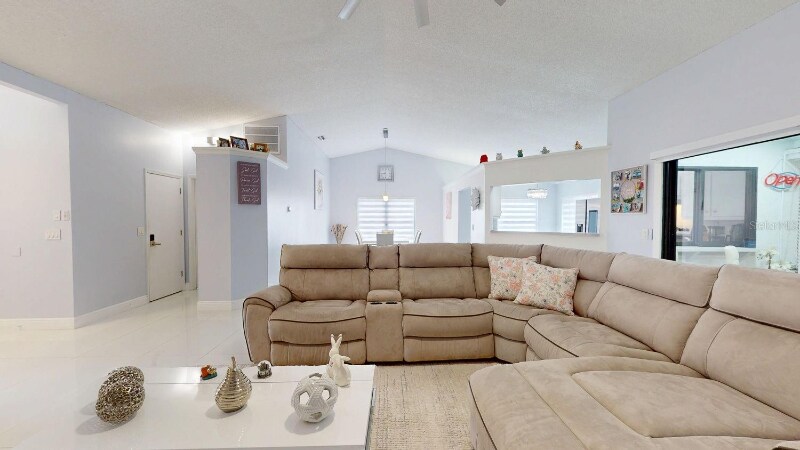 Building Photo - 8141 Golf Club Ct