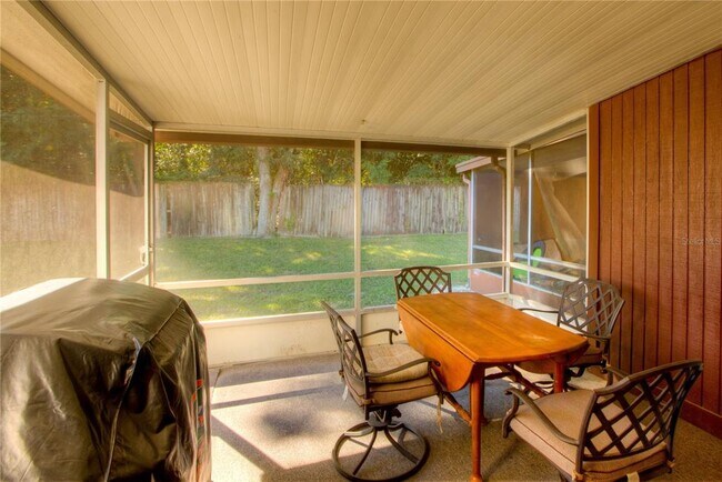 Building Photo - 9511 Lake Park Dr