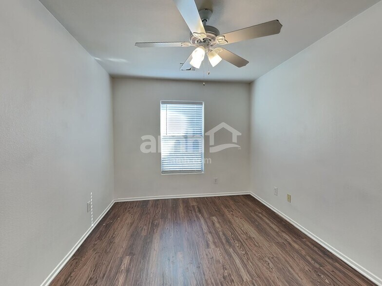 Building Photo - 3408 E Palatine Hills Ave